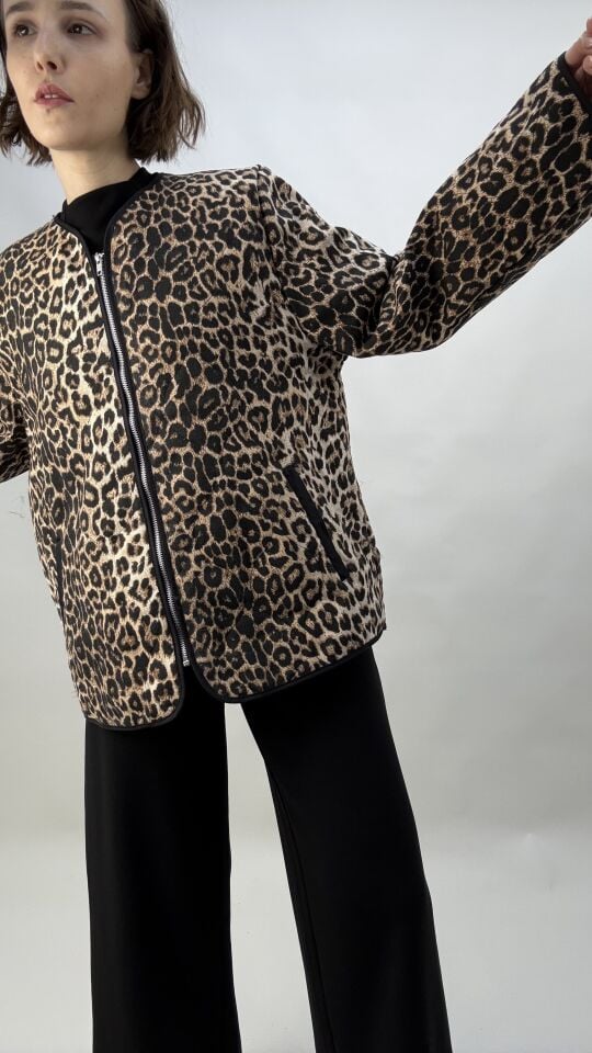 Leopar Kapitone Mont
